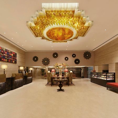 Grand Mercure Vadodara Surya Palace Экстерьер фото
