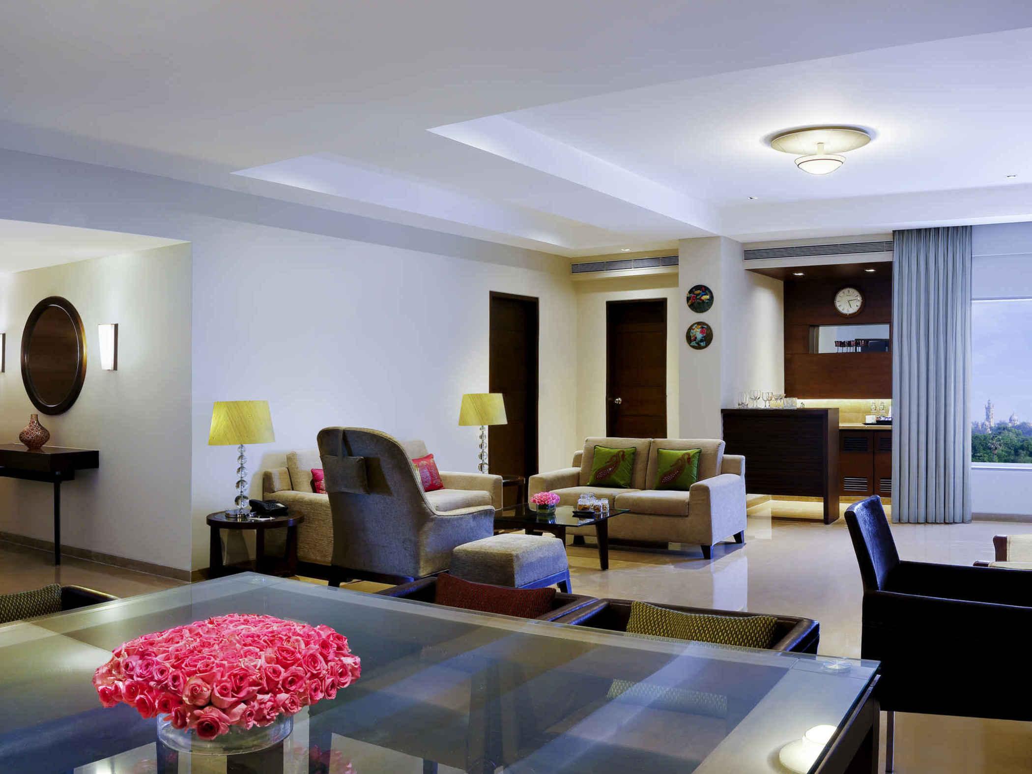 Grand Mercure Vadodara Surya Palace Экстерьер фото