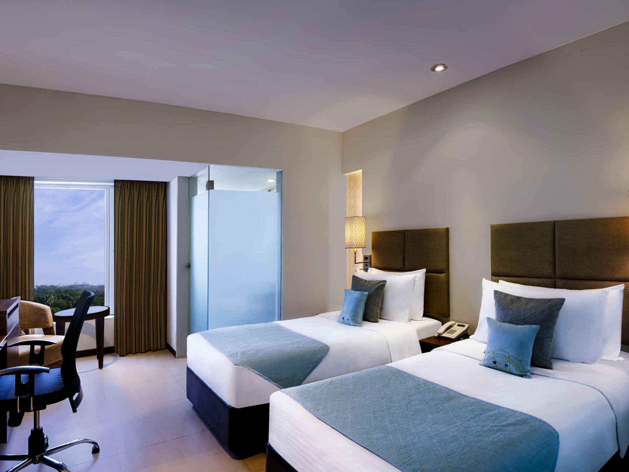 Grand Mercure Vadodara Surya Palace Экстерьер фото