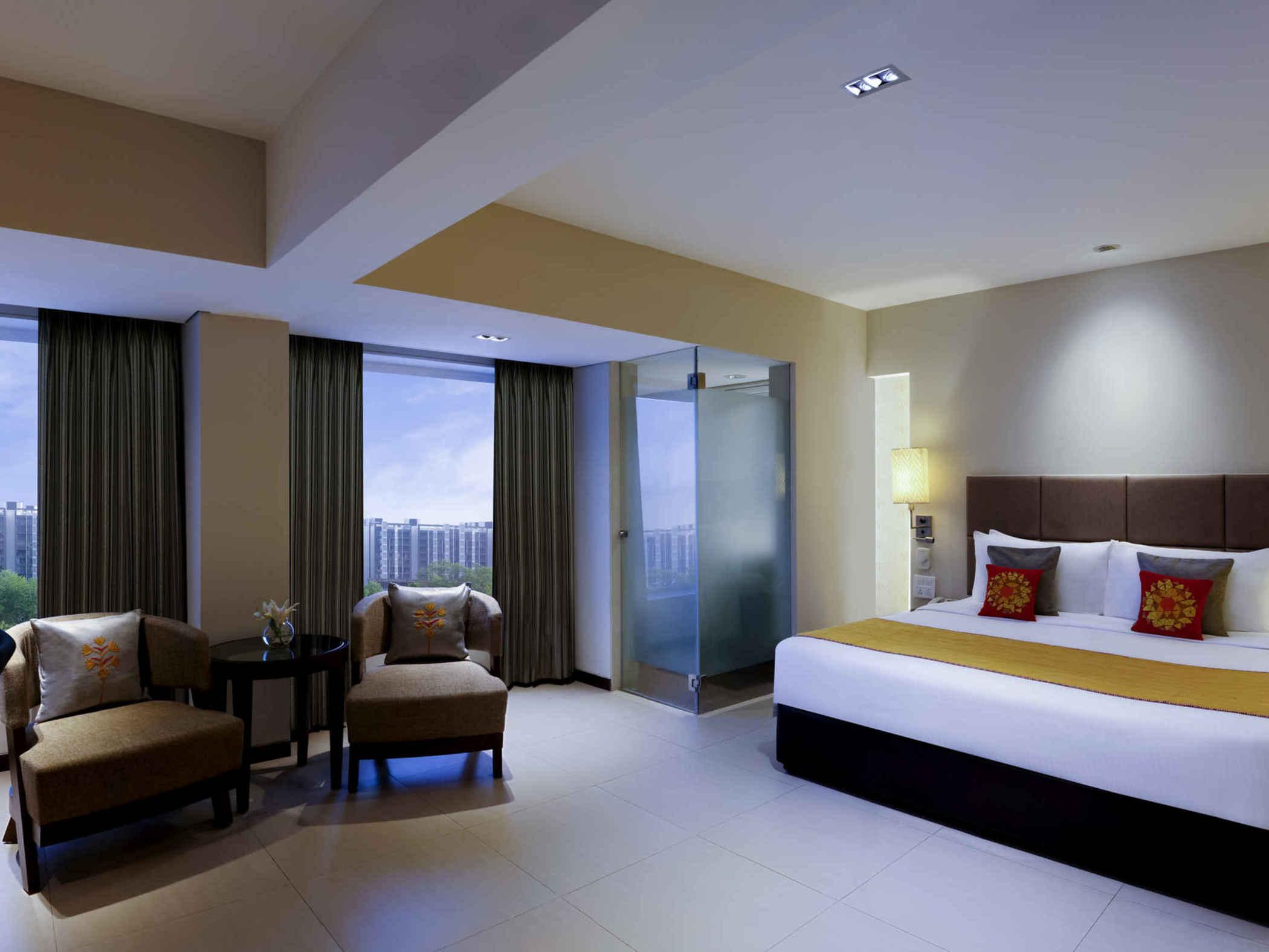 Grand Mercure Vadodara Surya Palace Экстерьер фото