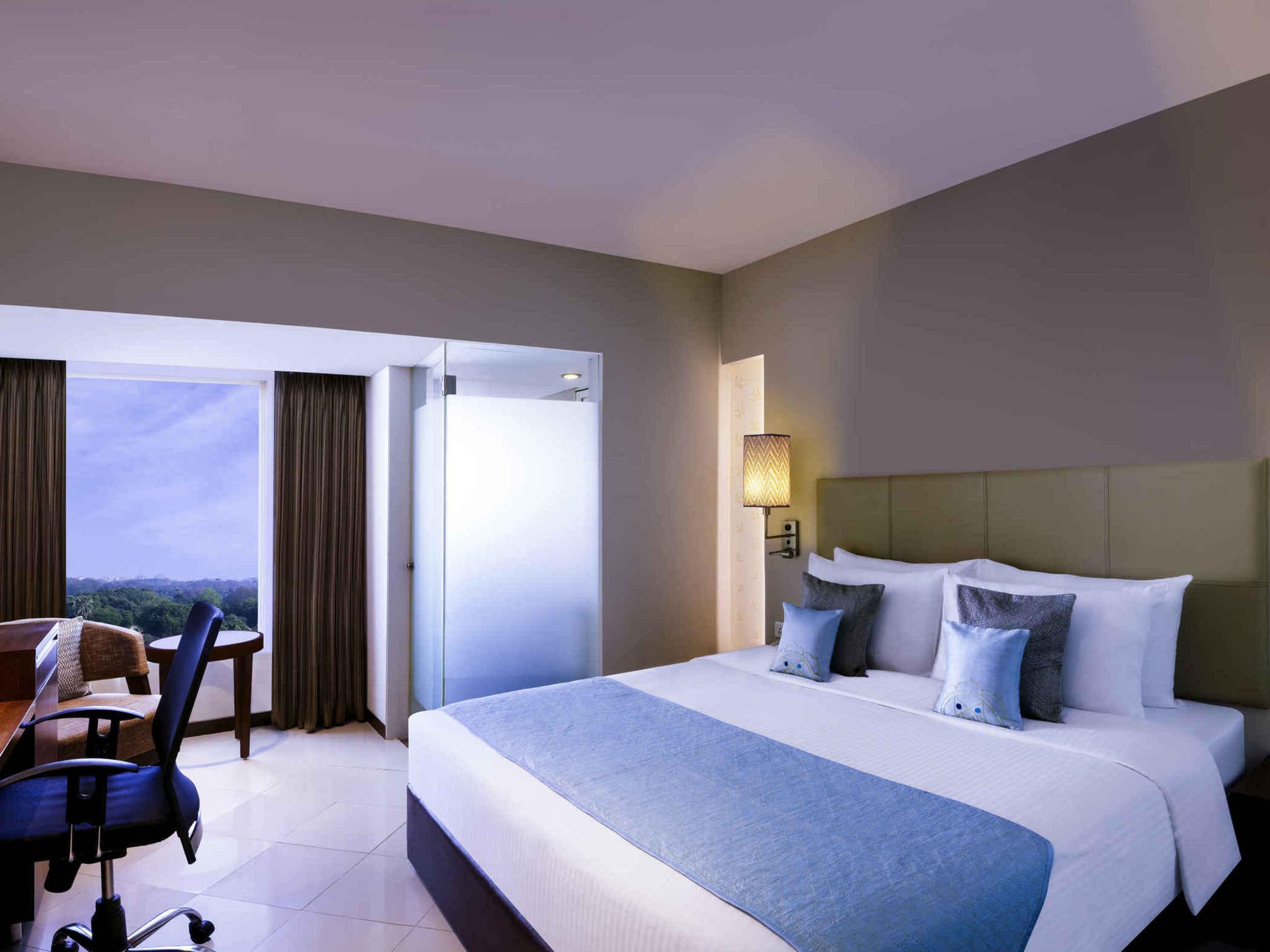 Grand Mercure Vadodara Surya Palace Экстерьер фото