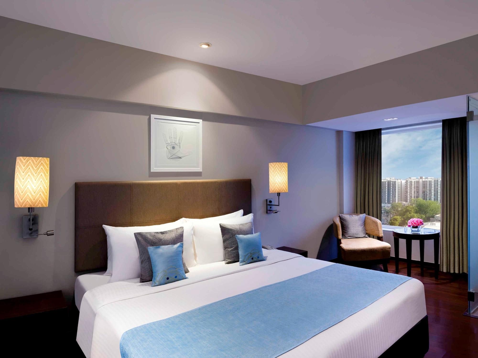 Grand Mercure Vadodara Surya Palace Экстерьер фото