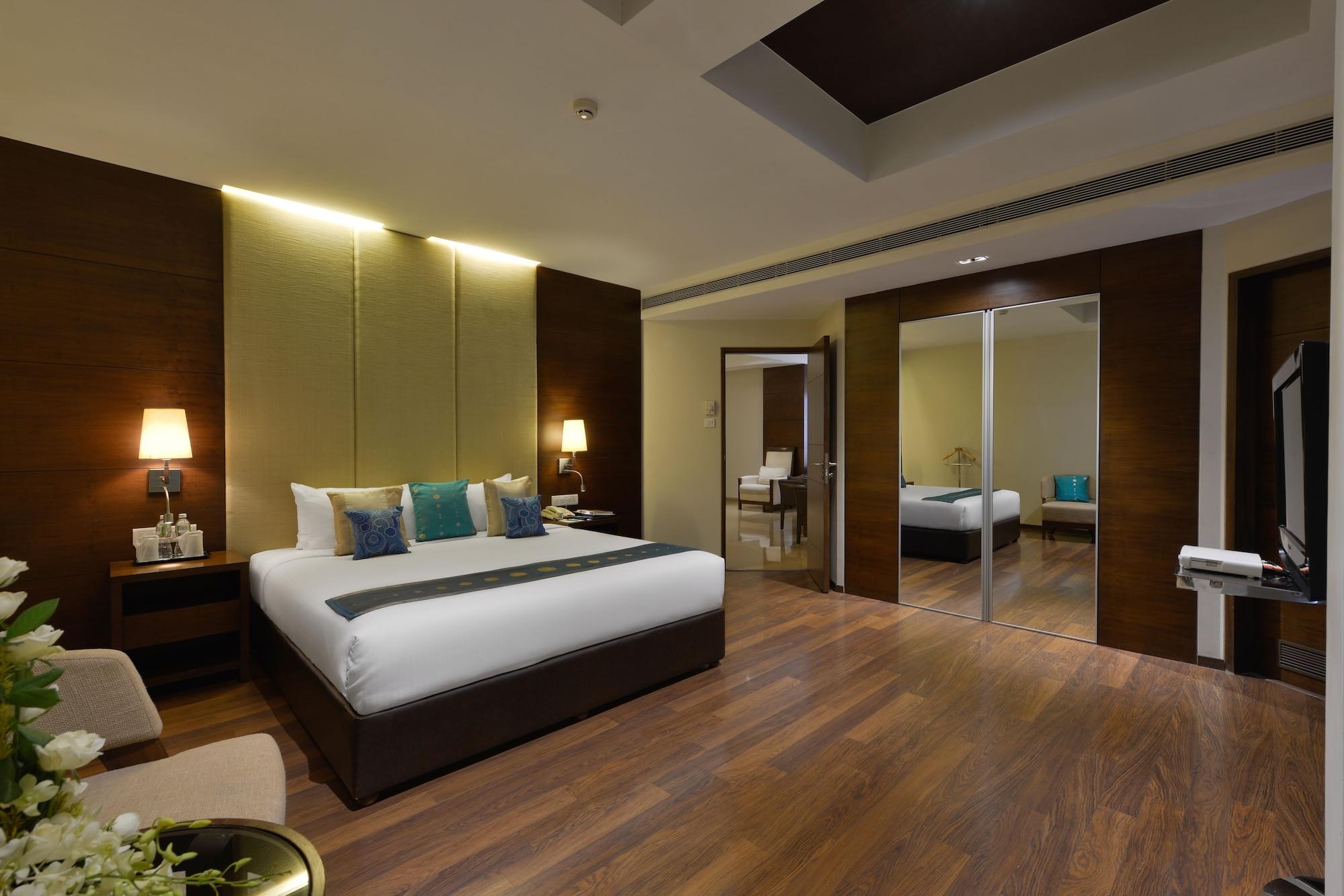 Grand Mercure Vadodara Surya Palace Экстерьер фото