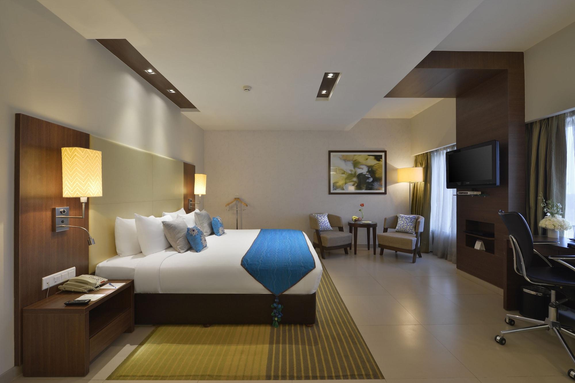 Grand Mercure Vadodara Surya Palace Экстерьер фото