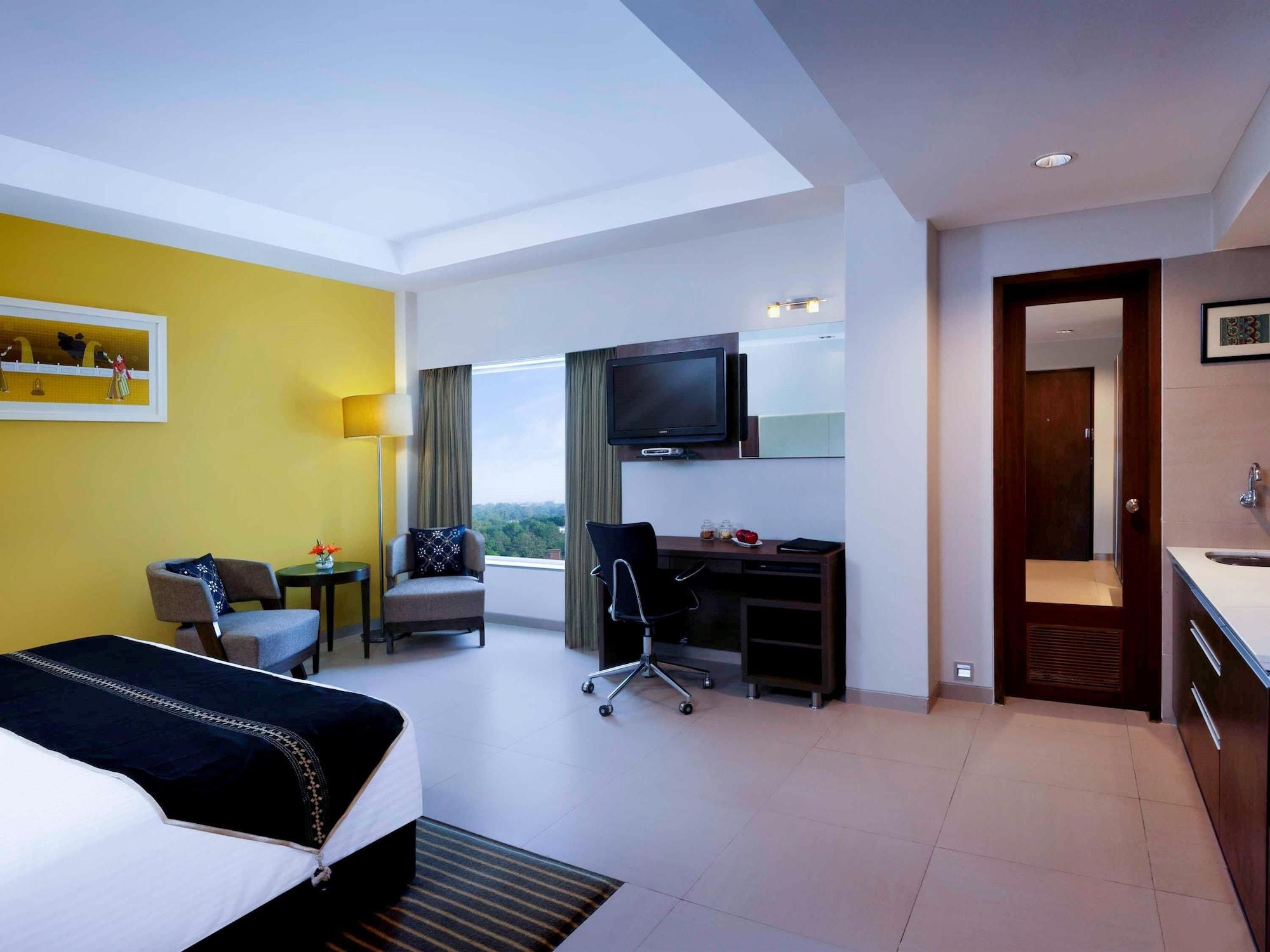Grand Mercure Vadodara Surya Palace Экстерьер фото