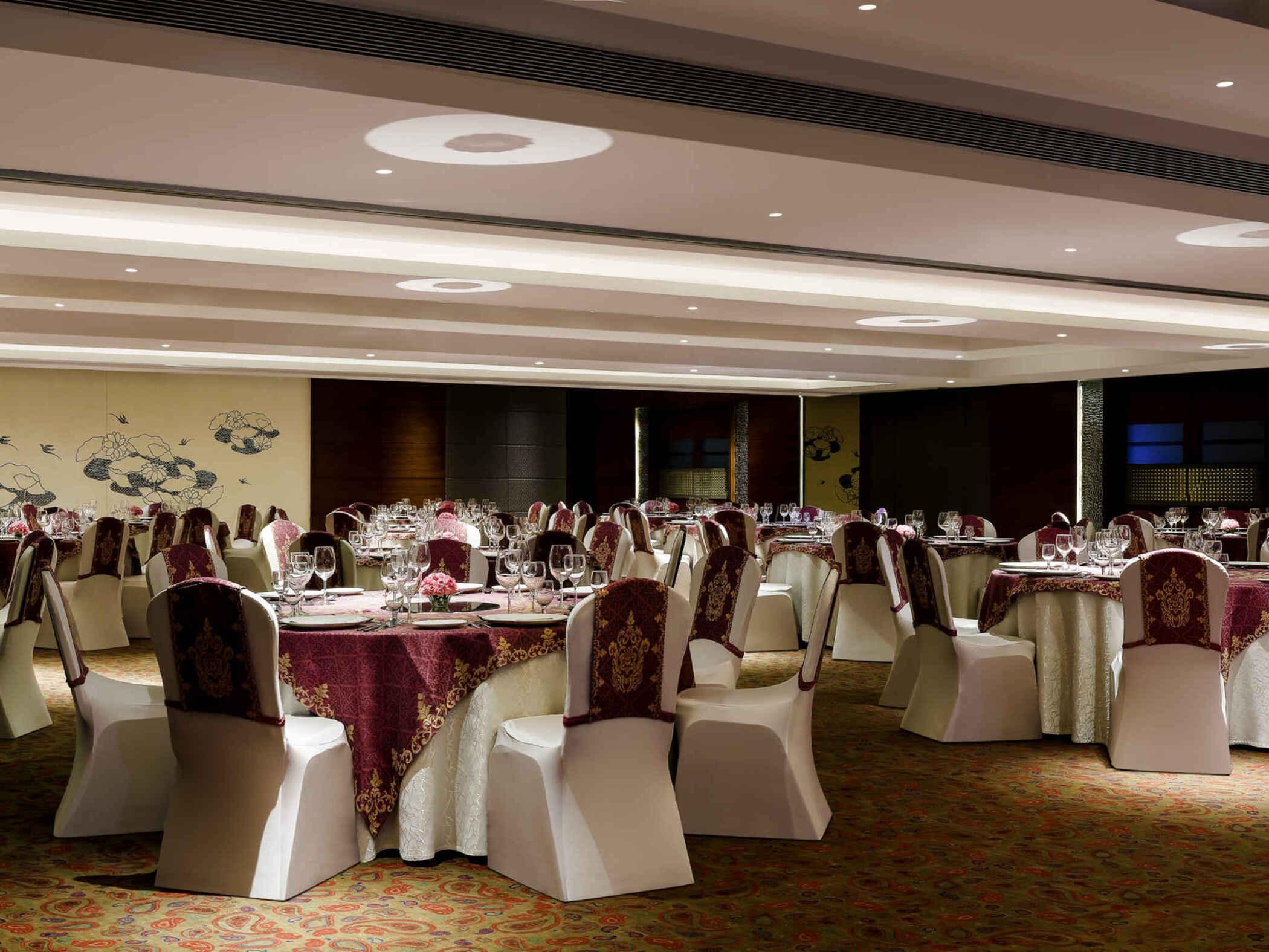 Grand Mercure Vadodara Surya Palace Экстерьер фото