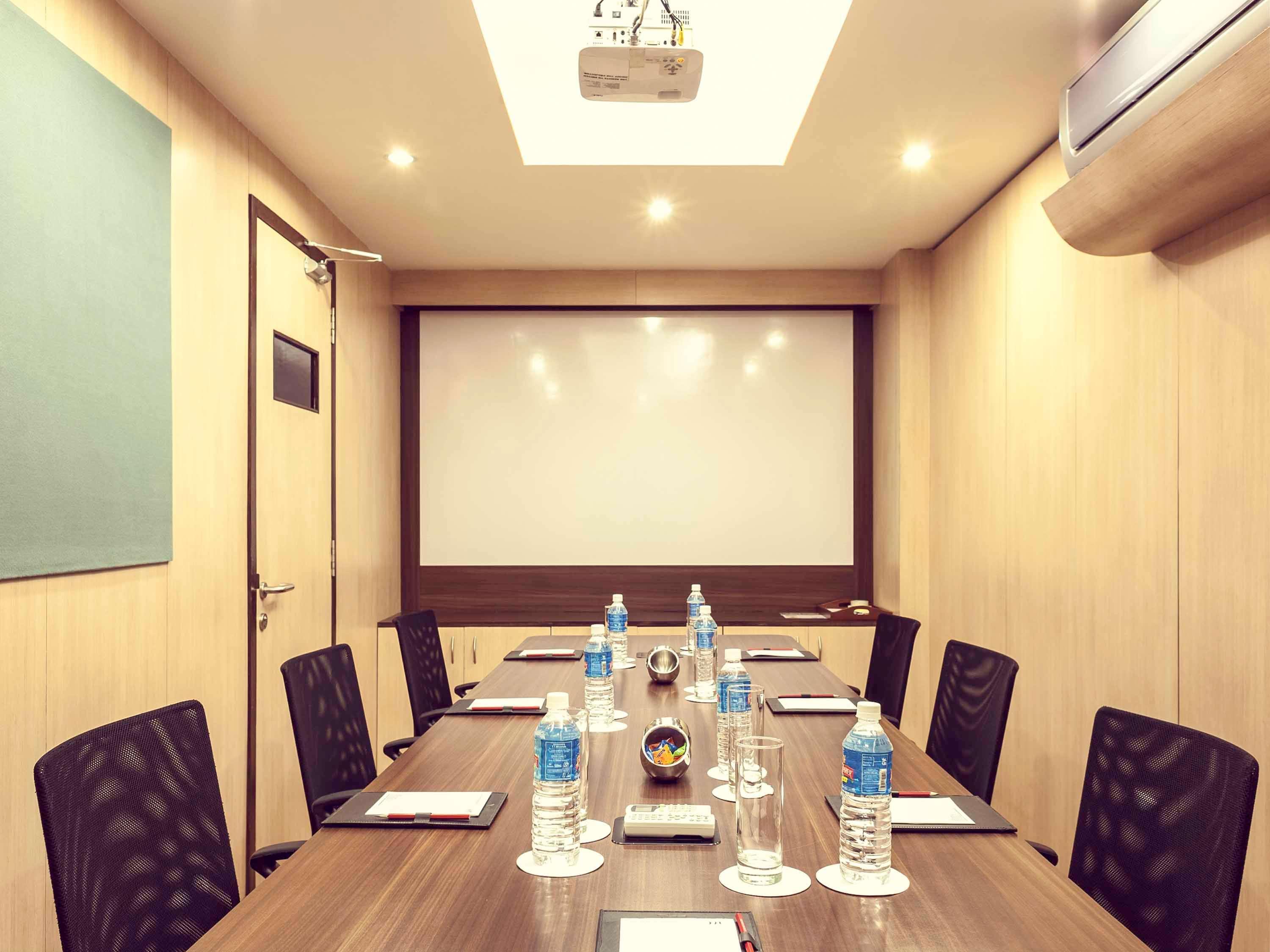 Grand Mercure Vadodara Surya Palace Экстерьер фото