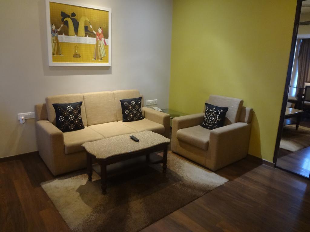 Grand Mercure Vadodara Surya Palace Экстерьер фото