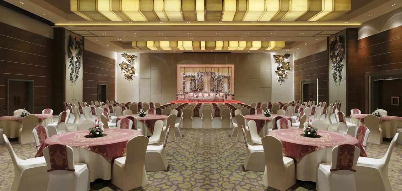 Grand Mercure Vadodara Surya Palace Экстерьер фото