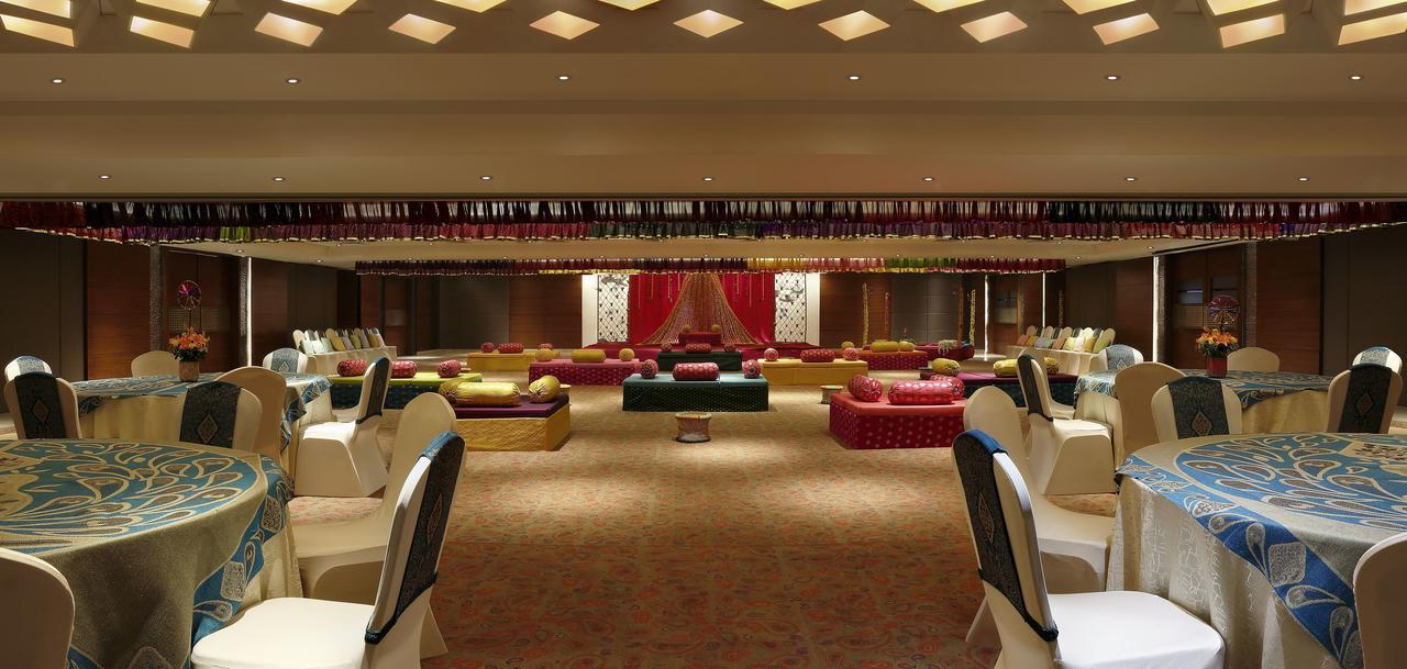 Grand Mercure Vadodara Surya Palace Экстерьер фото