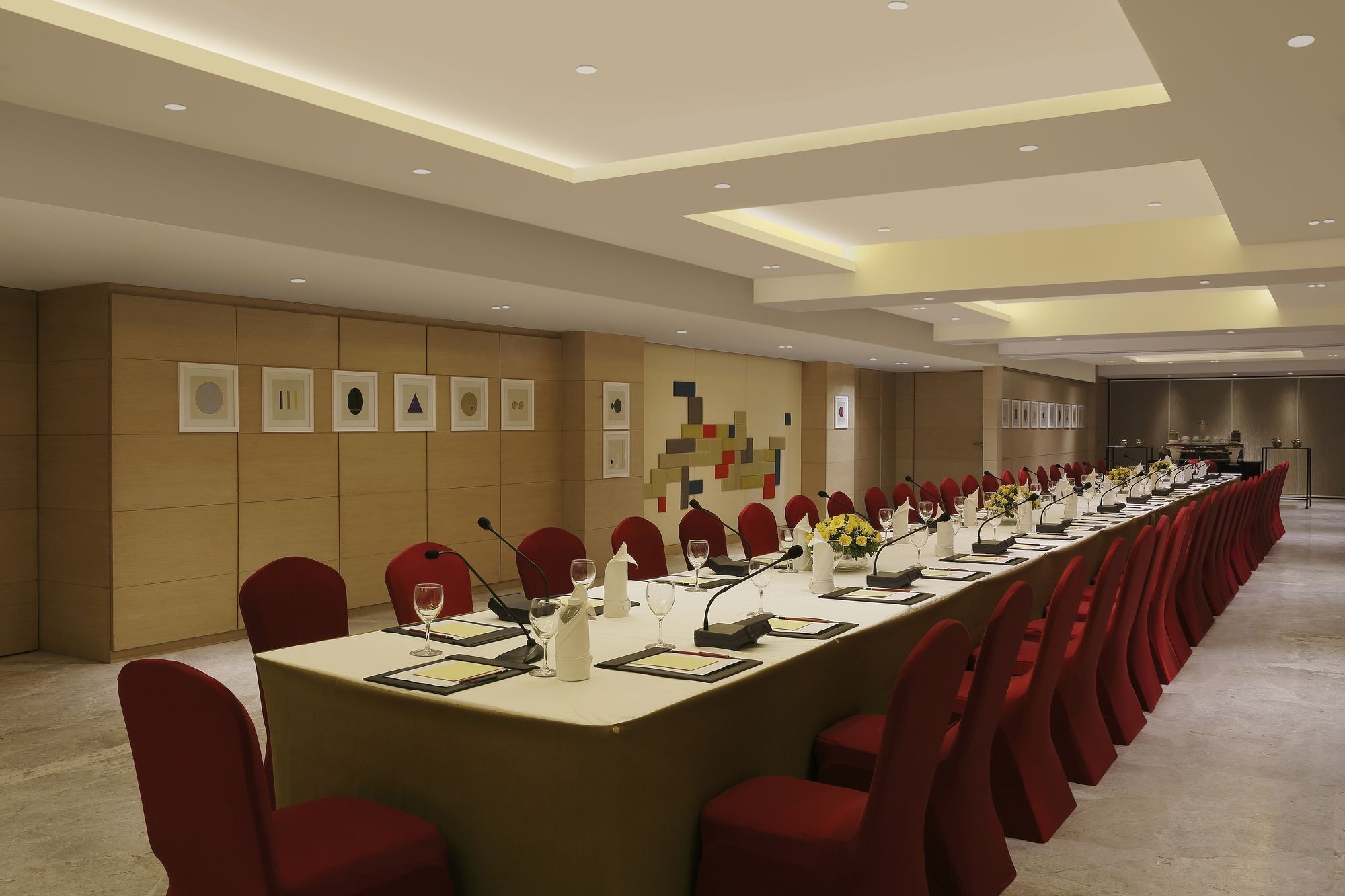 Grand Mercure Vadodara Surya Palace Экстерьер фото