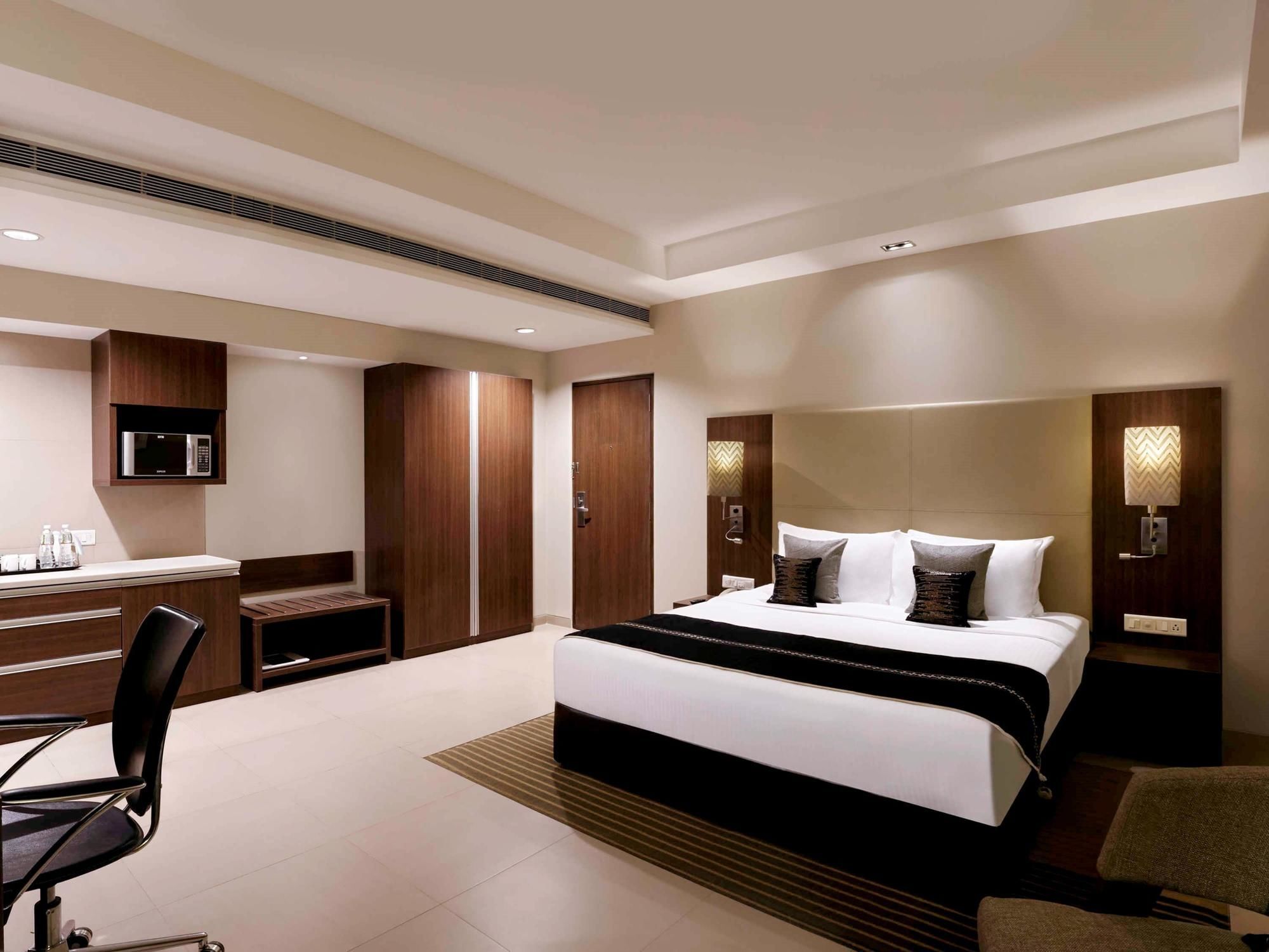 Grand Mercure Vadodara Surya Palace Экстерьер фото