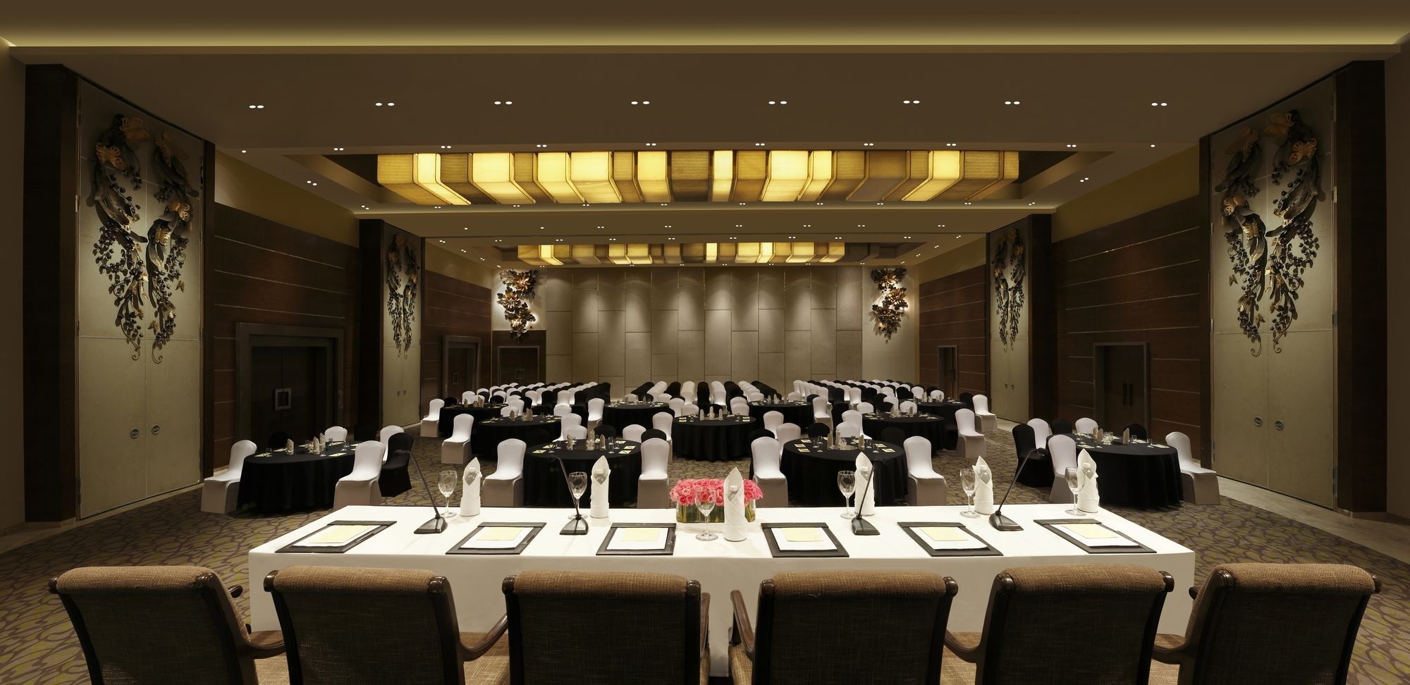 Grand Mercure Vadodara Surya Palace Экстерьер фото